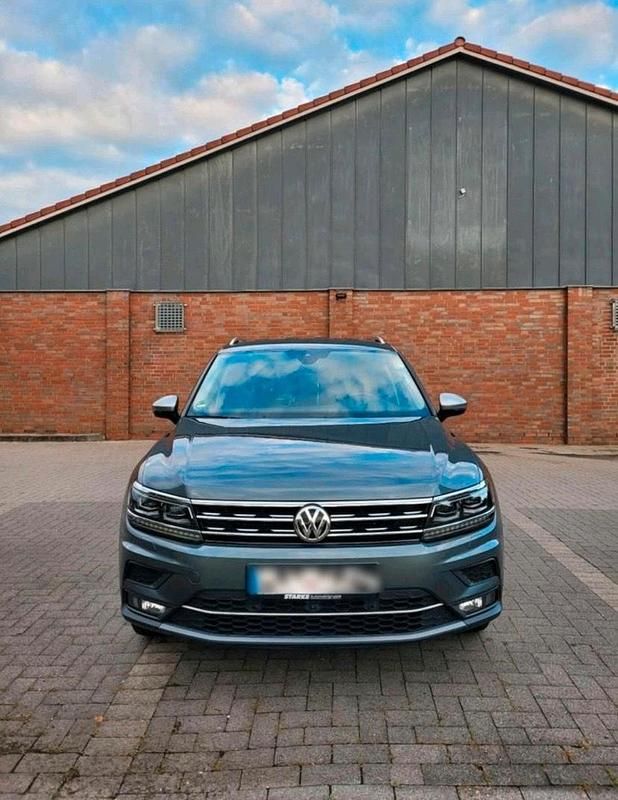 Grau Gebraucht 2019 VW Tiguan Allspace Highline SUV | 27.000 € (Etwas zu teuer) - Bild 1/4