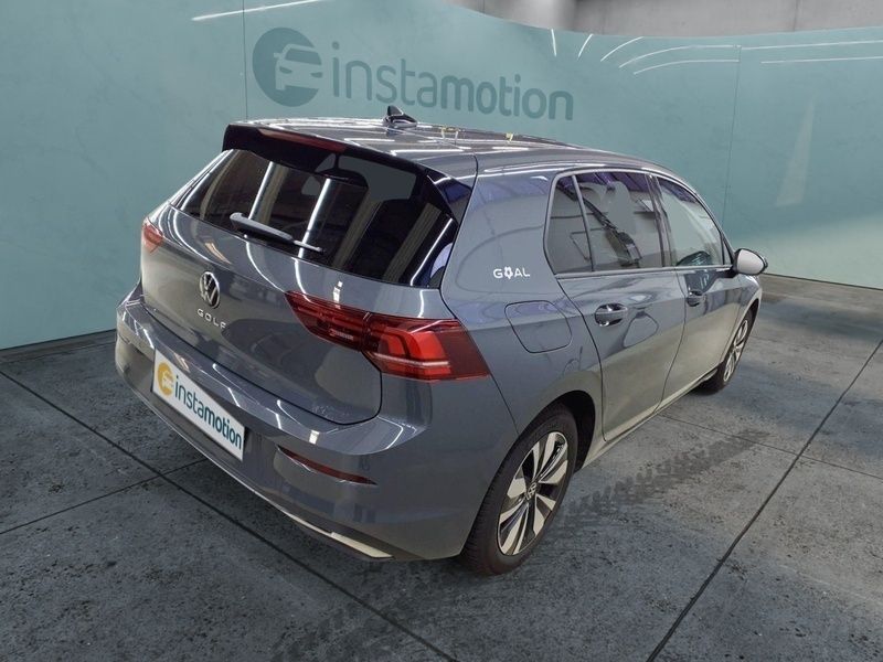 Grau Gebraucht 2024 VW Golf VIII Goal Limousine | 31.175 € (Superpreis) - Bild 1/4
