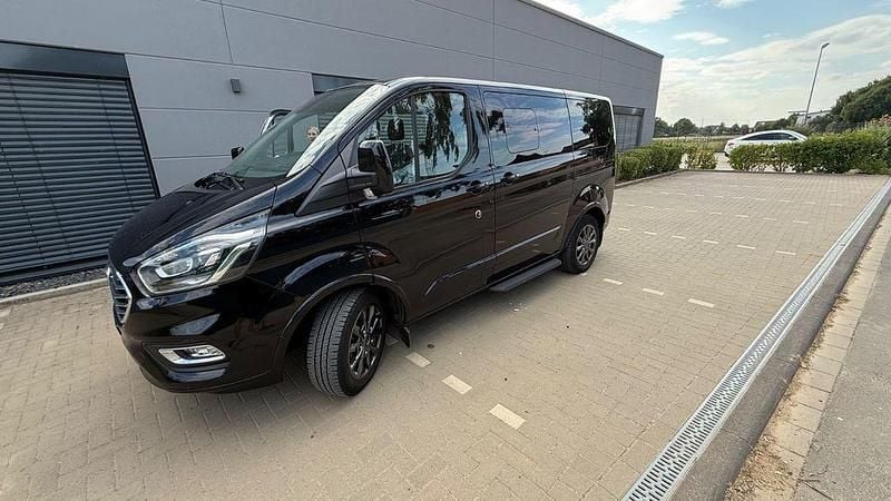 Schwarz Gebraucht 2020 Ford Tourneo Custom Van / Kleinbus | 37.750 € (Teuer) - Bild 1/4