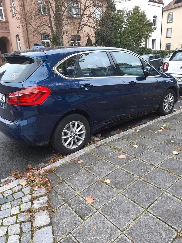 Blau Gebraucht 2016 BMW 218 Advantage Kombi | 12.800 € (Superpreis) - Bild 1/4