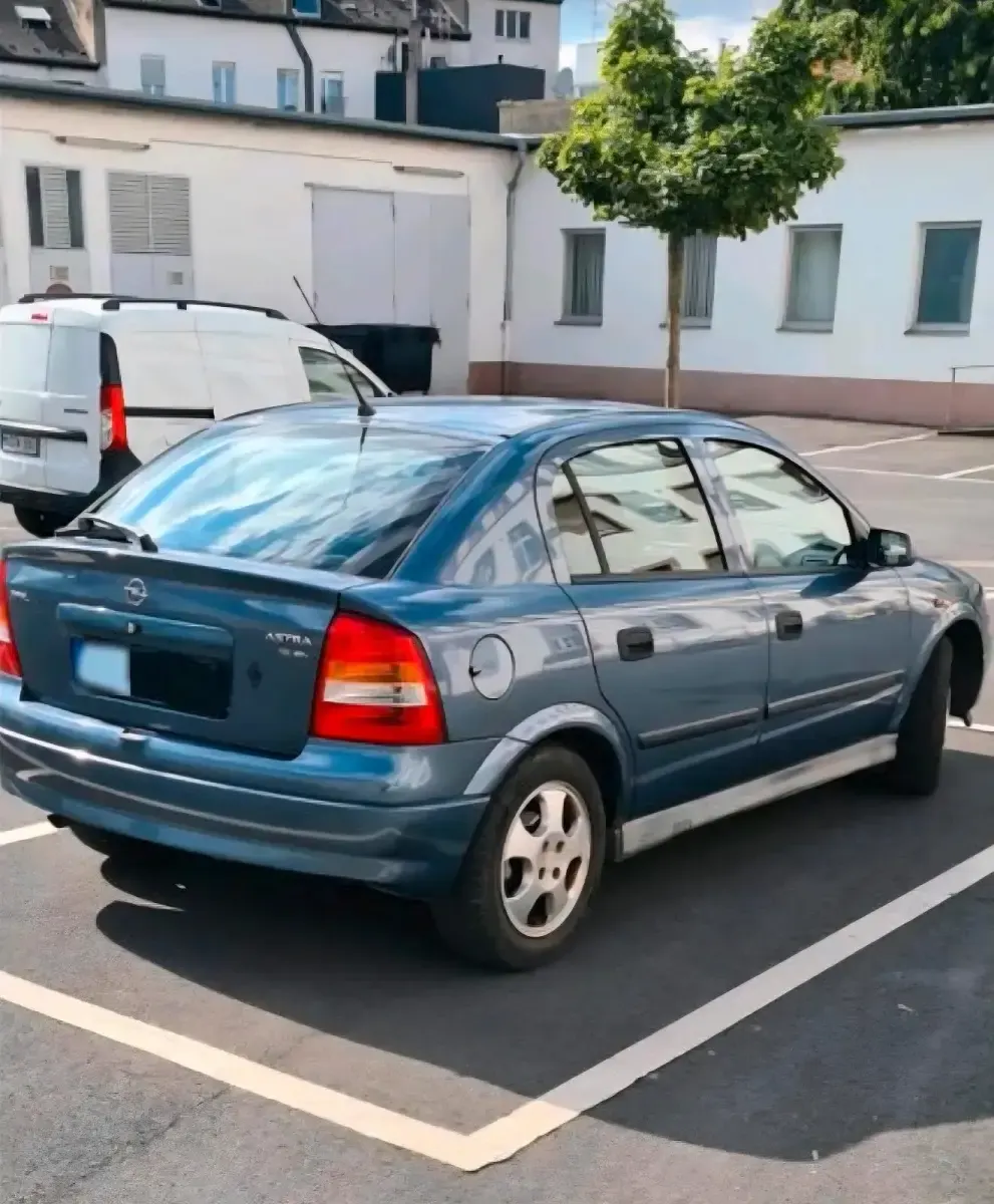 Gebraucht Opel Astra 101 PS (74 kW) 1998 Blau Limousine