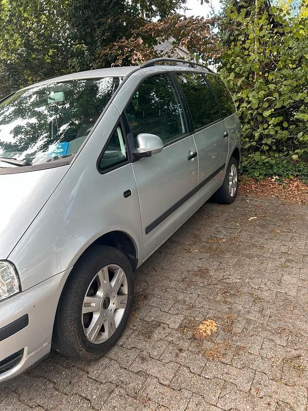 Silber Gebraucht 2005 VW Sharan Van / Kleinbus | 2.300 € (Fairer Preis) - Bild 1/4