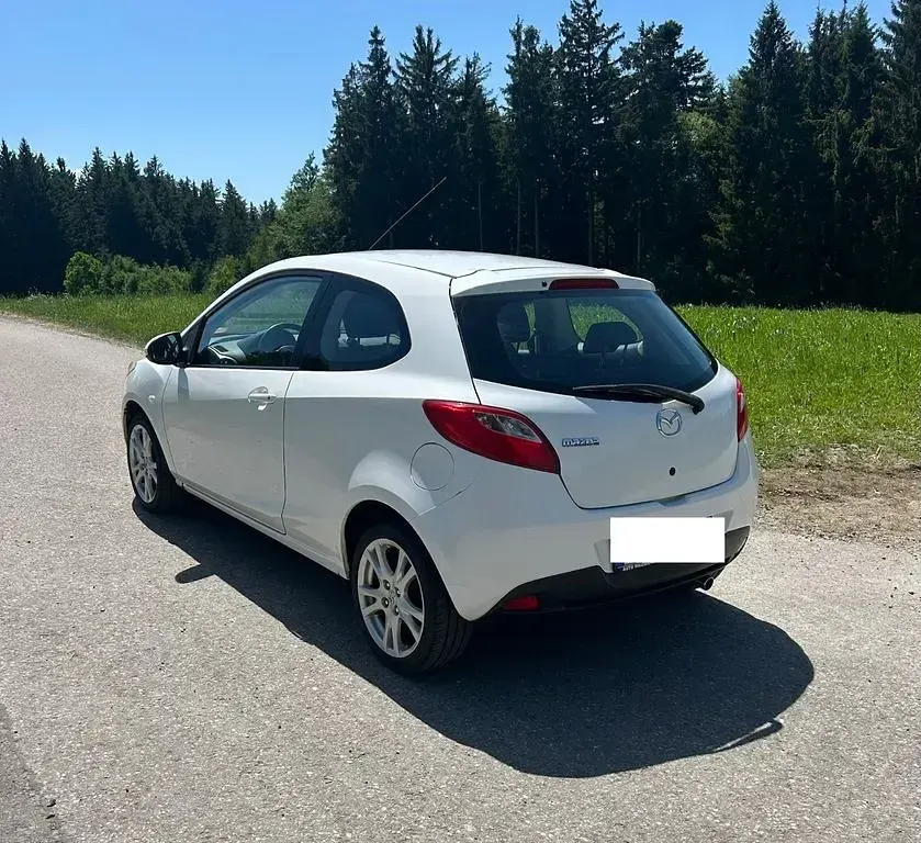 Gebraucht Mazda 2 Inclusive 75 PS (55 kW) 2008 Weiß Kleinwagen