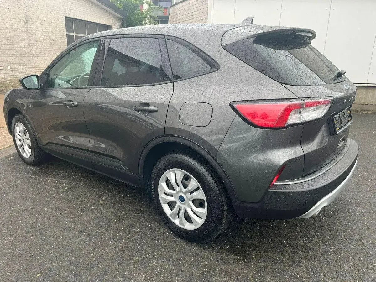 Usado Ford Kuga Cool & Connect 120 HP (88 kW) 2022 Cinzento SUV