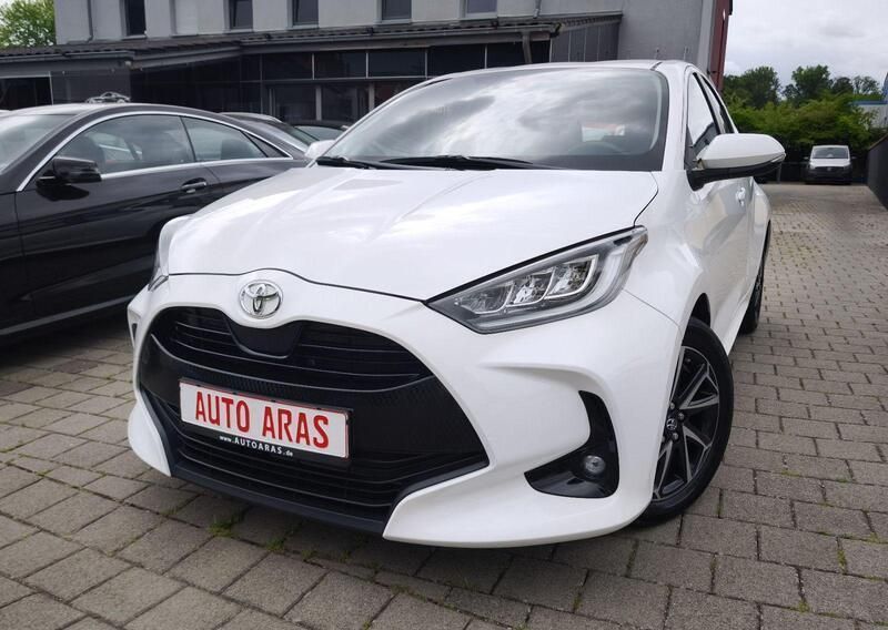 Weiß Gebraucht 2023 Toyota Yaris Team Kleinwagen | 14.899 € (Guter Preis) - Bild 1/4