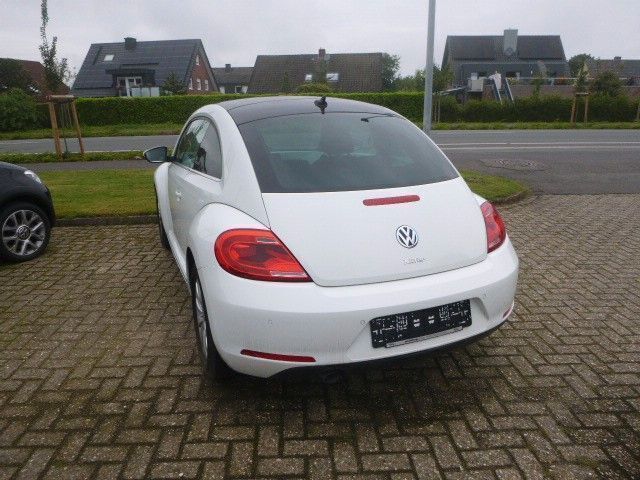 Gebraucht VW Beetle Design 105 PS (77 kW) 2015 Weiß Kleinwagen