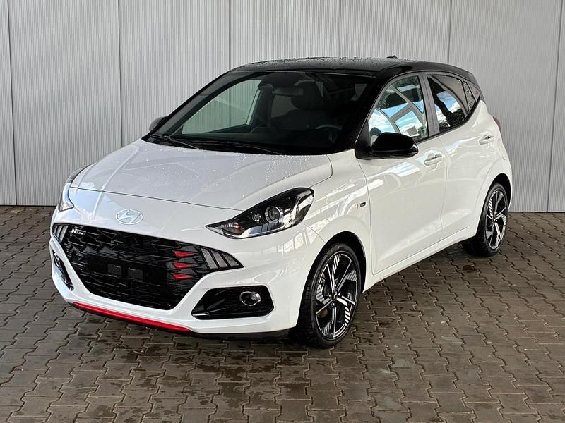Atlas white / dach schwarz Neu 2025 Hyundai i10 N Line Kleinwagen | 20.940 € (Etwas zu teuer) - Bild 1/4