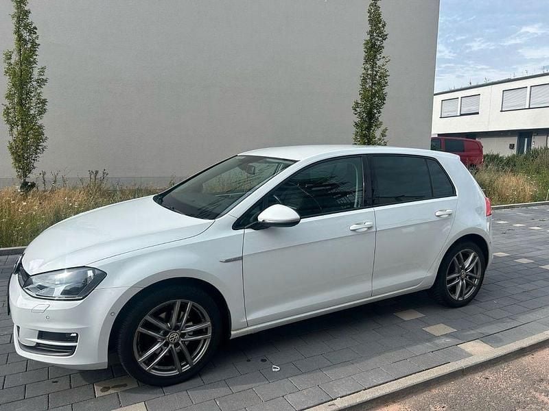 Weiß Gebraucht 2015 VW Golf VII Cup Limousine | 9.500 € (Guter Preis) - Bild 1/4
