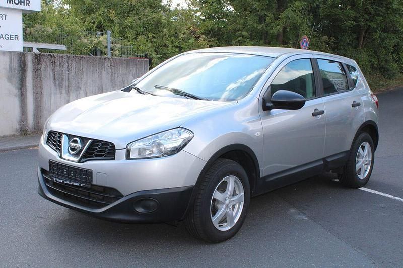Grau Gebraucht 2010 Nissan Qashqai Tekna SUV | 4.800 € (Fairer Preis) - Bild 1/4