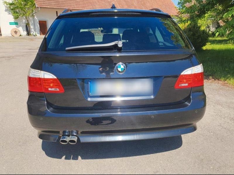 Gebraucht BMW 525 197 PS (144 kW) 2009 Schwarz Kombi