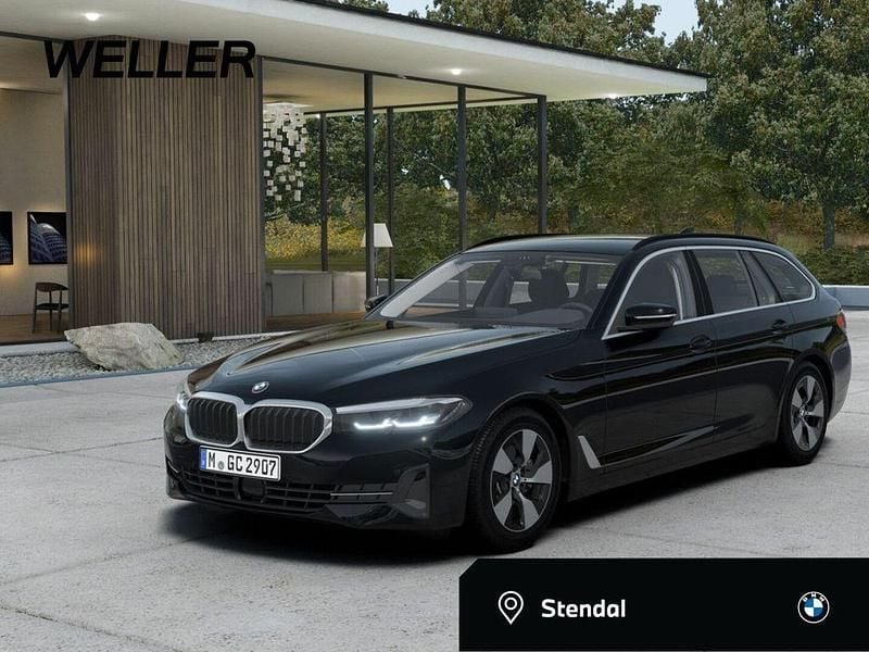 Black sapphire (schwarz) Gebraucht 2023 BMW 520 Comfort Edition Kombi | 31.150 € (Fairer Preis) - Bild 1/4