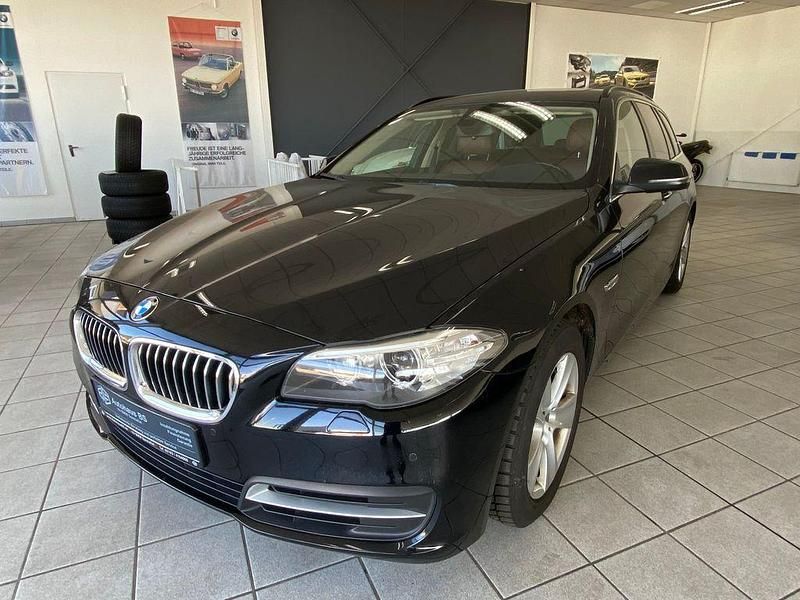Schwarz Gebraucht 2017 BMW 520 Sport Line Kombi | 12.900 € (Superpreis) - Bild 1/4