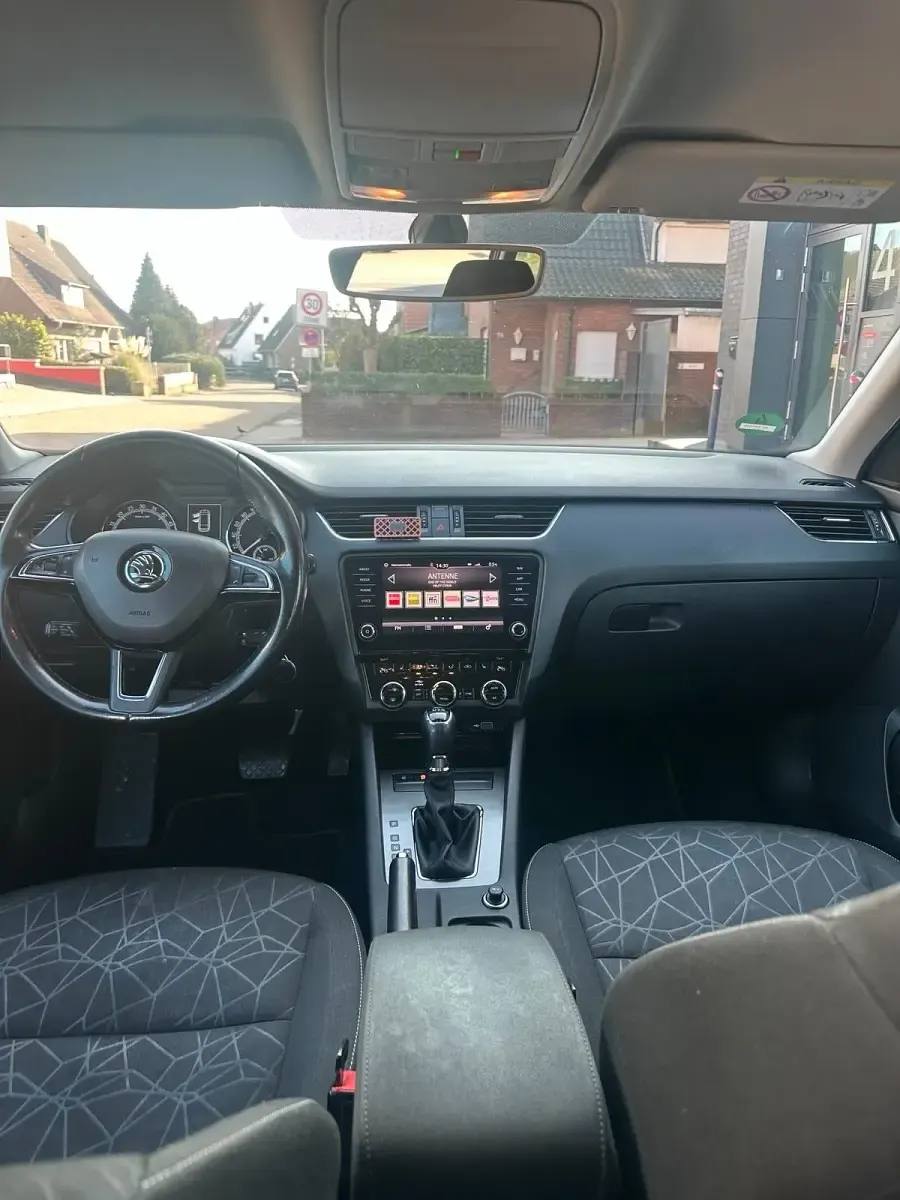 Usata Skoda Octavia Clever 150 CV (110 kW) 2018 Nero Station wagon