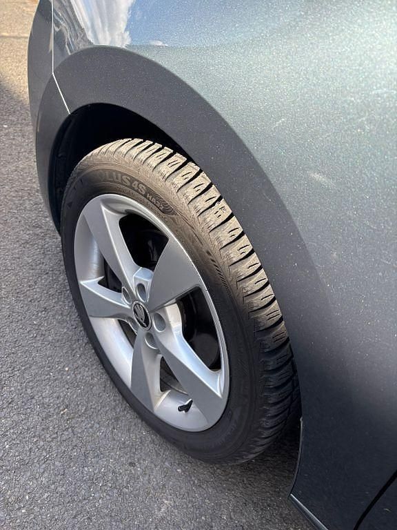 Gebraucht Skoda Rapid Active 105 PS (77 kW) 2014 Grau Kleinwagen