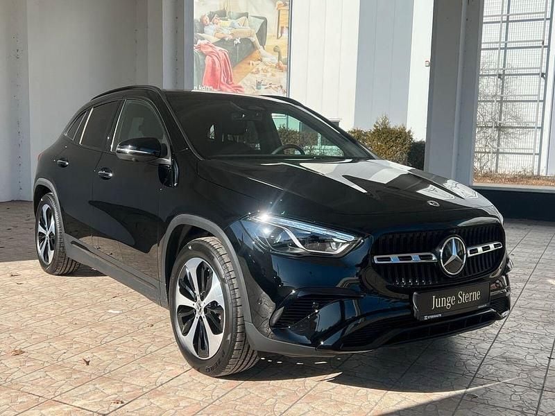 Gebraucht Mercedes GLA200 Progressive 163 PS (119 kW) 2025 Unilack nachtschwarz SUV
