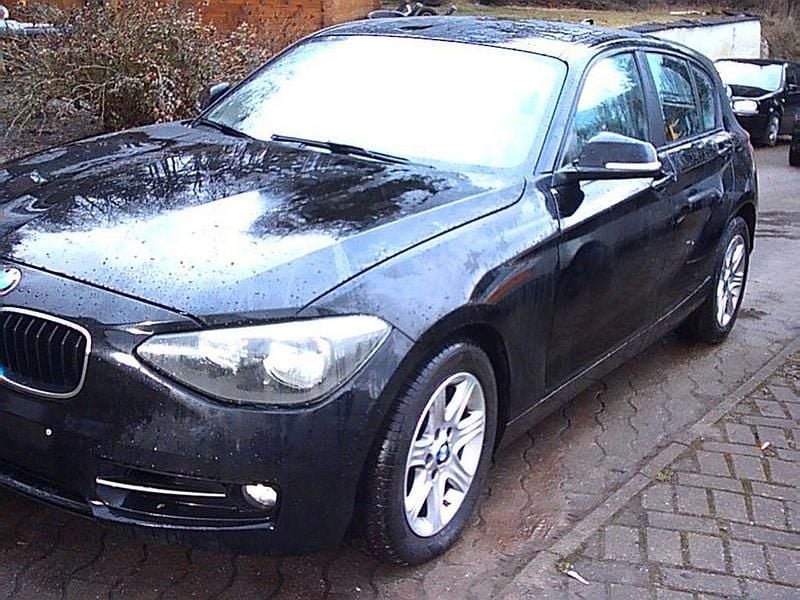Gebraucht BMW 116 Sport Line 136 PS (100 kW) 2015 Schwarz Kleinwagen