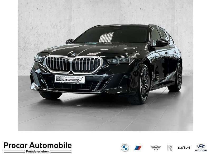 Black sapphire Gebraucht 2024 BMW 520 Performance Kombi | 56.900 € (Fairer Preis) - Bild 1/3