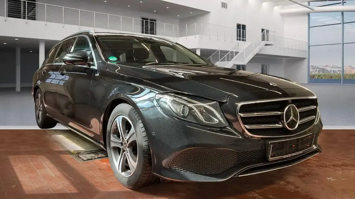 Gebraucht Mercedes E220 Avantgarde 194 PS (142 kW) 2020 Schwarz Kombi
