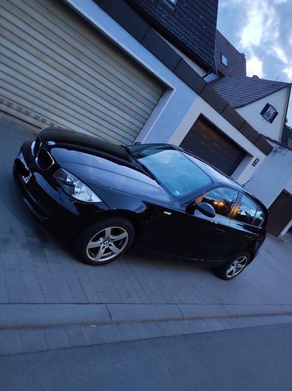Schwarz Gebraucht 2009 BMW 116 Sport Line Kleinwagen | 3.750 € (Fairer Preis) - Bild 1/4