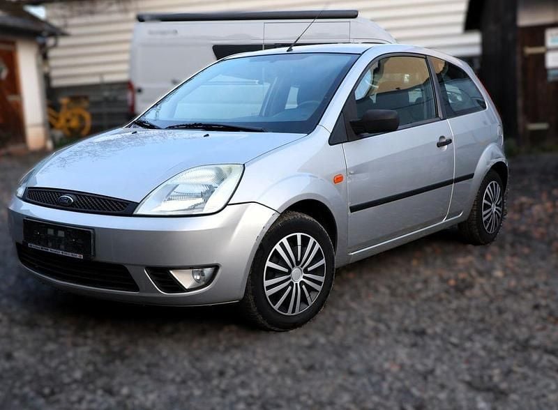 Gebraucht Ford Fiesta Trend 69 PS (50 kW) 2002 Silber Kleinwagen
