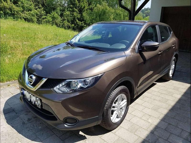 Braun Gebraucht 2017 Nissan Qashqai Visia SUV | 11.000 € (Fairer Preis) - Bild 1/4
