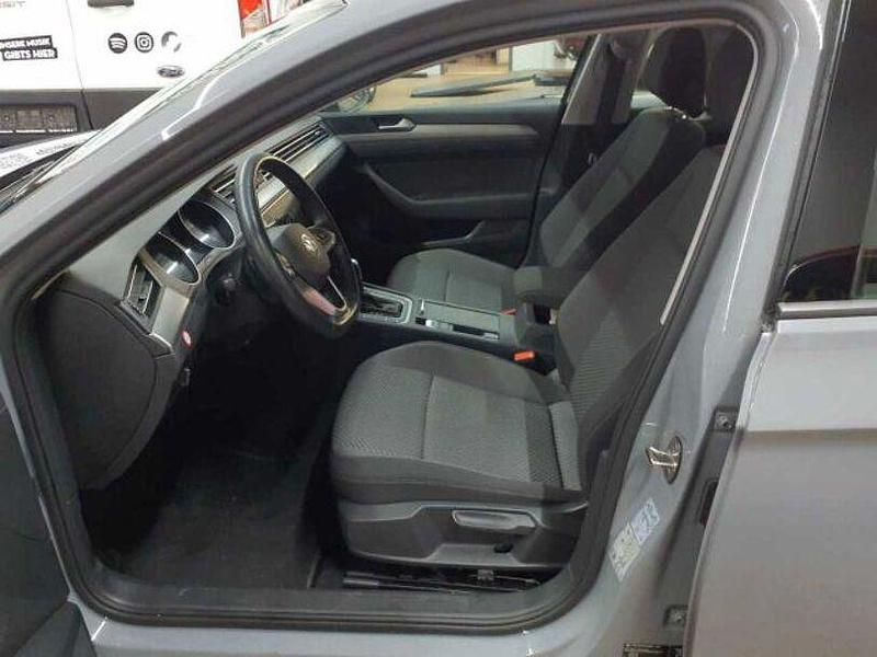 Gebraucht VW Passat Conceptline 150 PS (110 kW) 2021 Grau Limousine