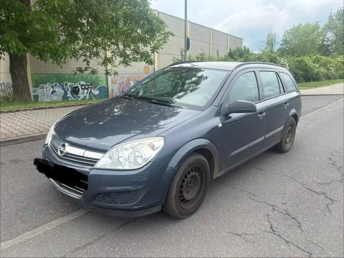Używany Opel Astra 90 KM (66 kW) 2009 Szary Kombi