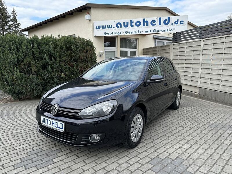 Deep black perleffek (metallic) Gebraucht 2011 VW Golf VI Style Limousine | 8.550 € - Bild 1/4