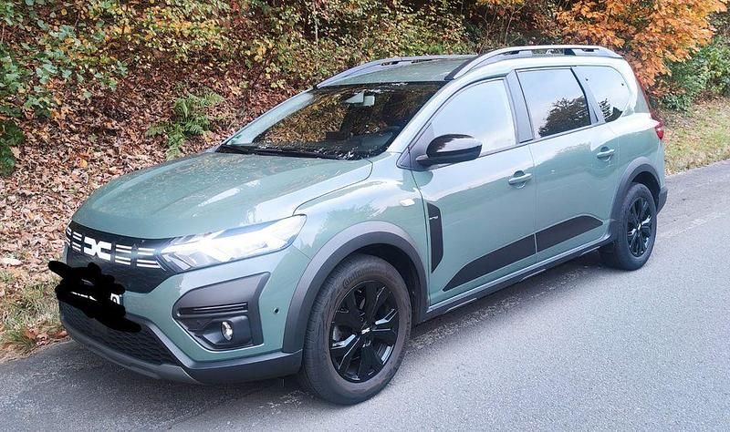Grün Gebraucht 2023 Dacia Jogger Extreme Van / Kleinbus | 18.600 € (Fairer Preis) - Bild 1/4