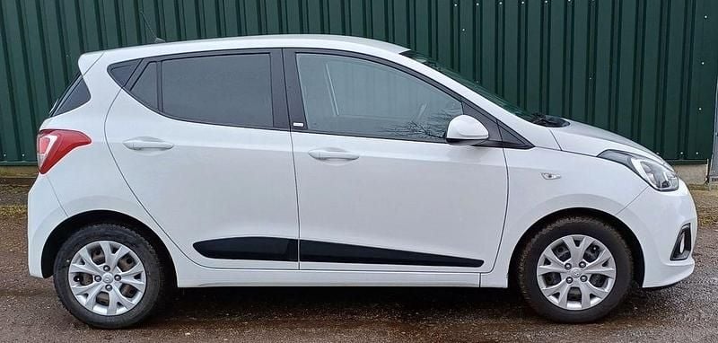 Gebraucht Hyundai i10 GO! 67 PS (49 kW) 2017 Weiß Kleinwagen
