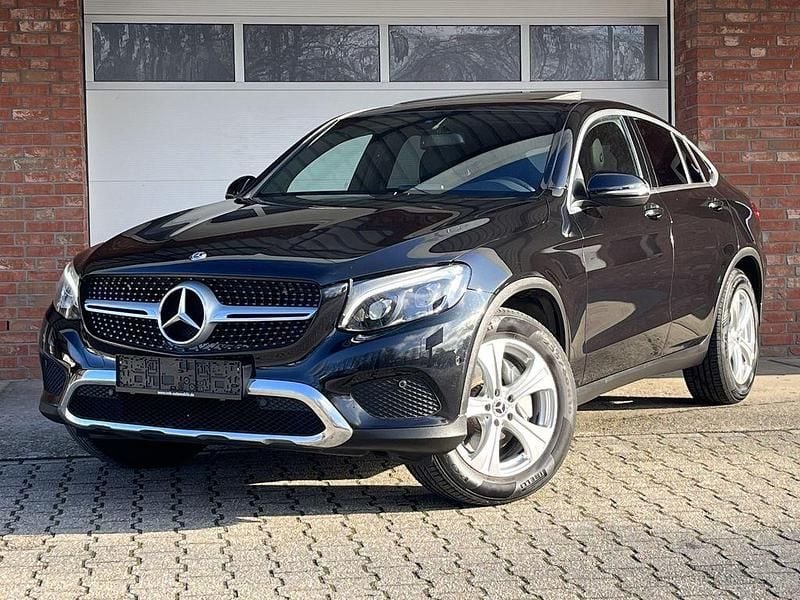 197 (obsidianschwarz metalli Gebraucht 2019 Mercedes GLC220 Coupé | 27.999 € (Guter Preis) - Bild 1/4