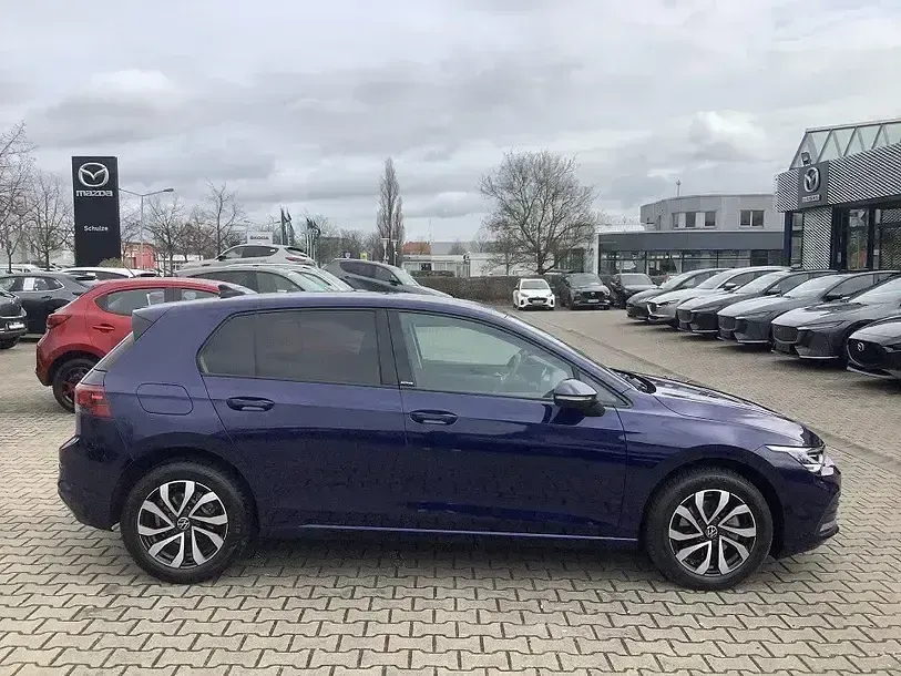 Gebraucht VW Golf VIII Active 131 PS (96 kW) 2022 Blau Limousine