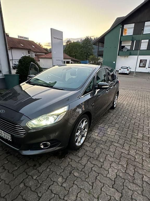 Gebraucht Ford S-MAX Titanium 209 PS (153 kW) 2016 Grau Van / Kleinbus