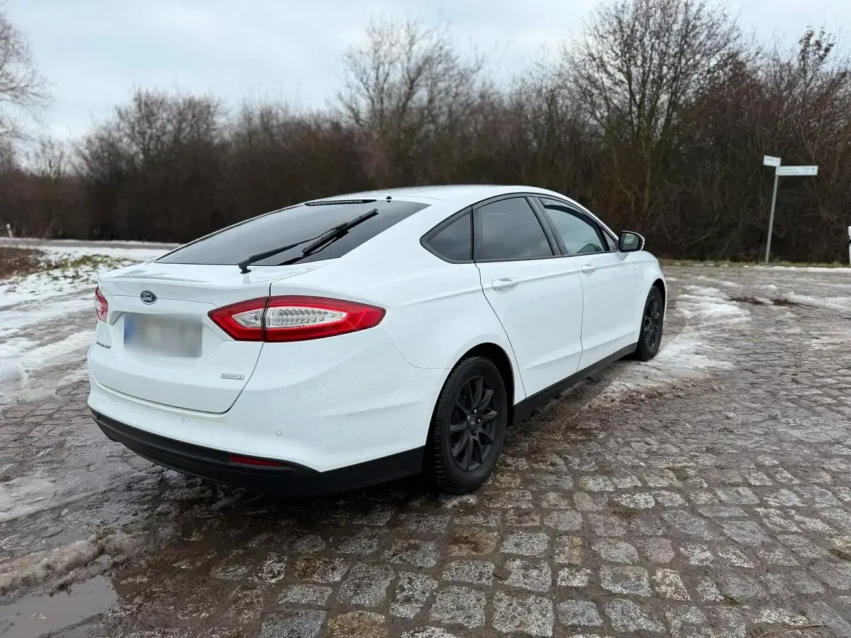 Gebraucht Ford Mondeo 160 PS (117 kW) 2015 Weiß Limousine