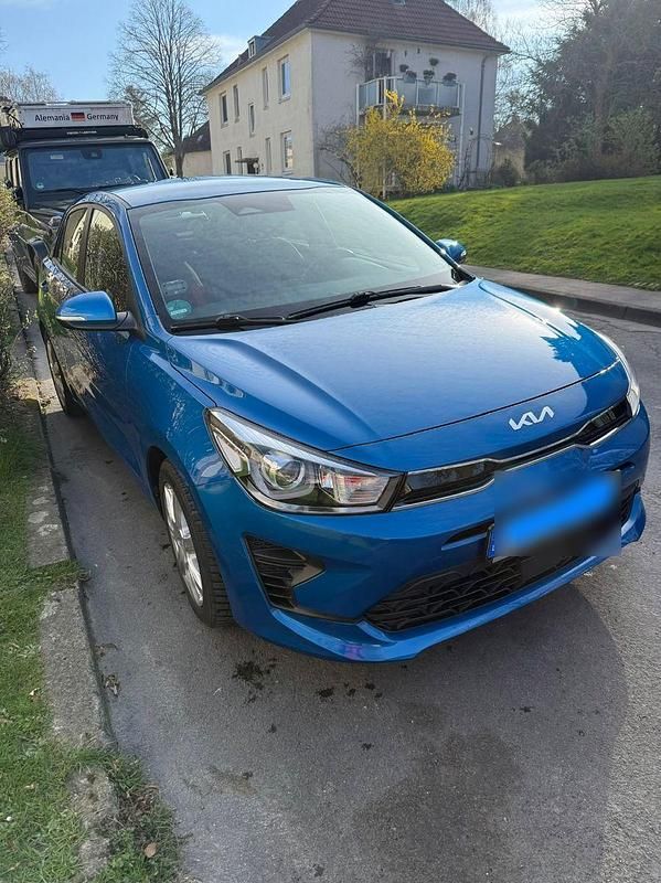 Gebraucht Kia Rio Edition 7 84 PS (61 kW) 2022 Blau Limousine