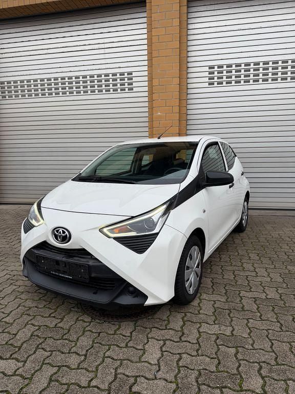 Weiß Gebraucht 2021 Toyota Aygo X SUV | 7.950 € (Guter Preis) - Bild 1/4