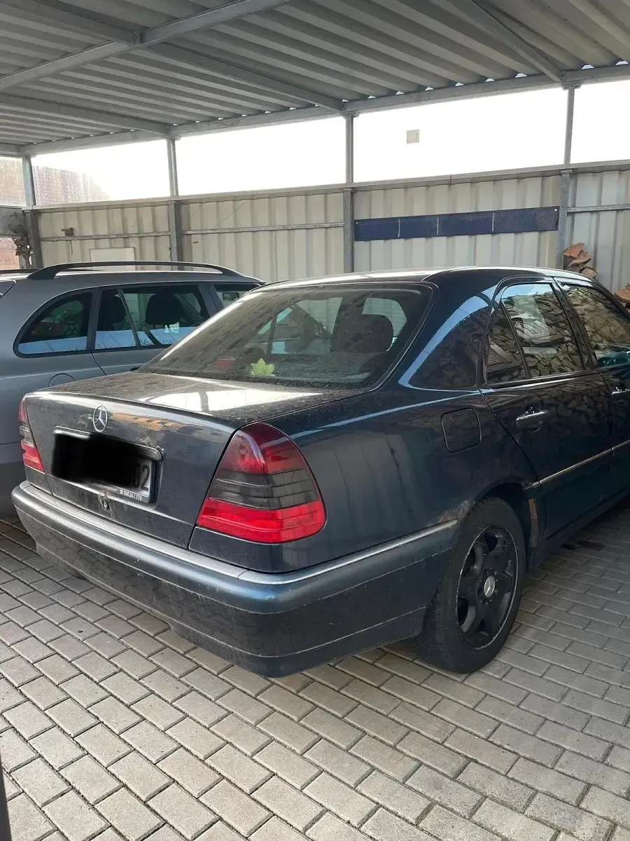 Gebraucht Mercedes C240 170 PS (125 kW) 1999 Blau Limousine