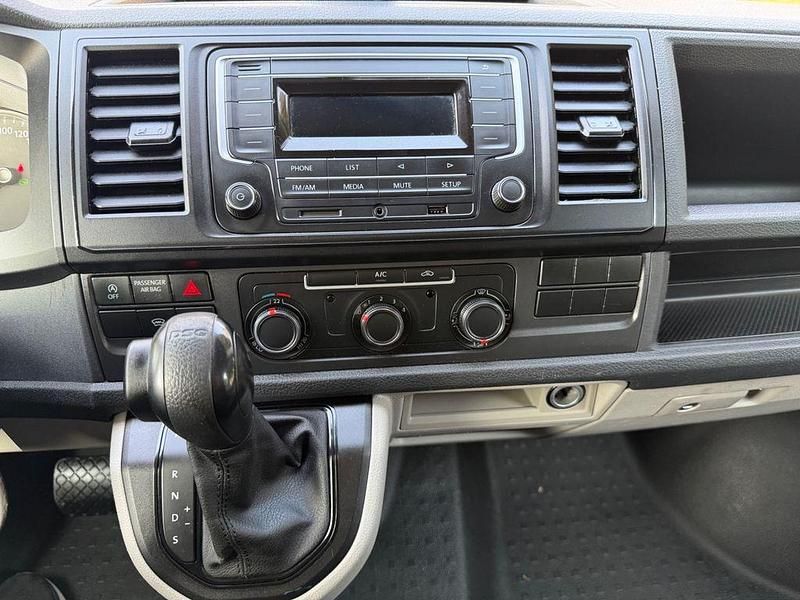 Gebraucht VW Transporter 150 PS (110 kW) 2018 Silber Van