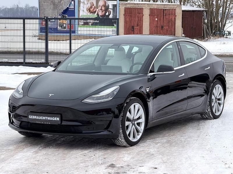 Schwarz Gebraucht 2019 Tesla Model 3 Standard Range Limousine | 20.900 € (Fairer Preis) - Bild 1/4