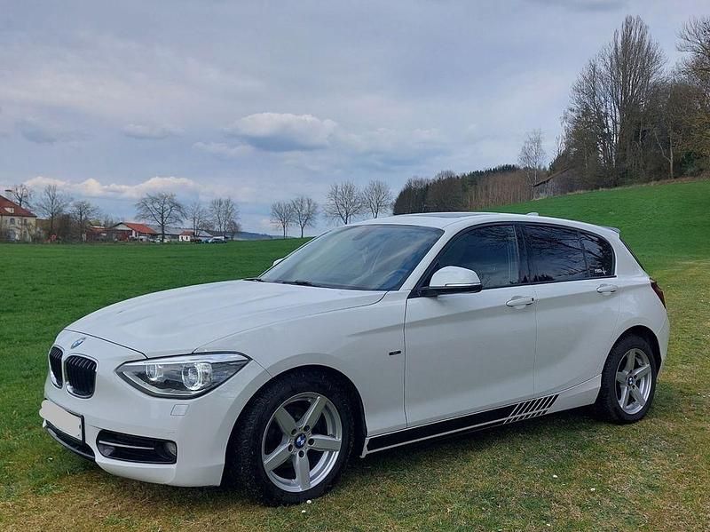 Weiß Gebraucht 2011 BMW 116 Sport Line Kleinwagen | 8.990 € (Etwas zu teuer) - Bild 1/4