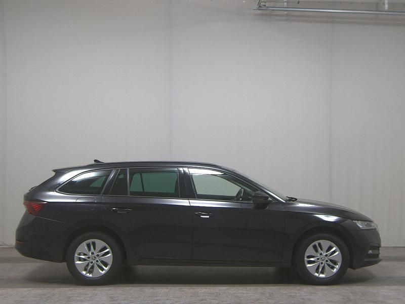 Schwarz Gebraucht 2023 Skoda Octavia Ambition Kombi | 14.480 € (Superpreis) - Bild 1/4