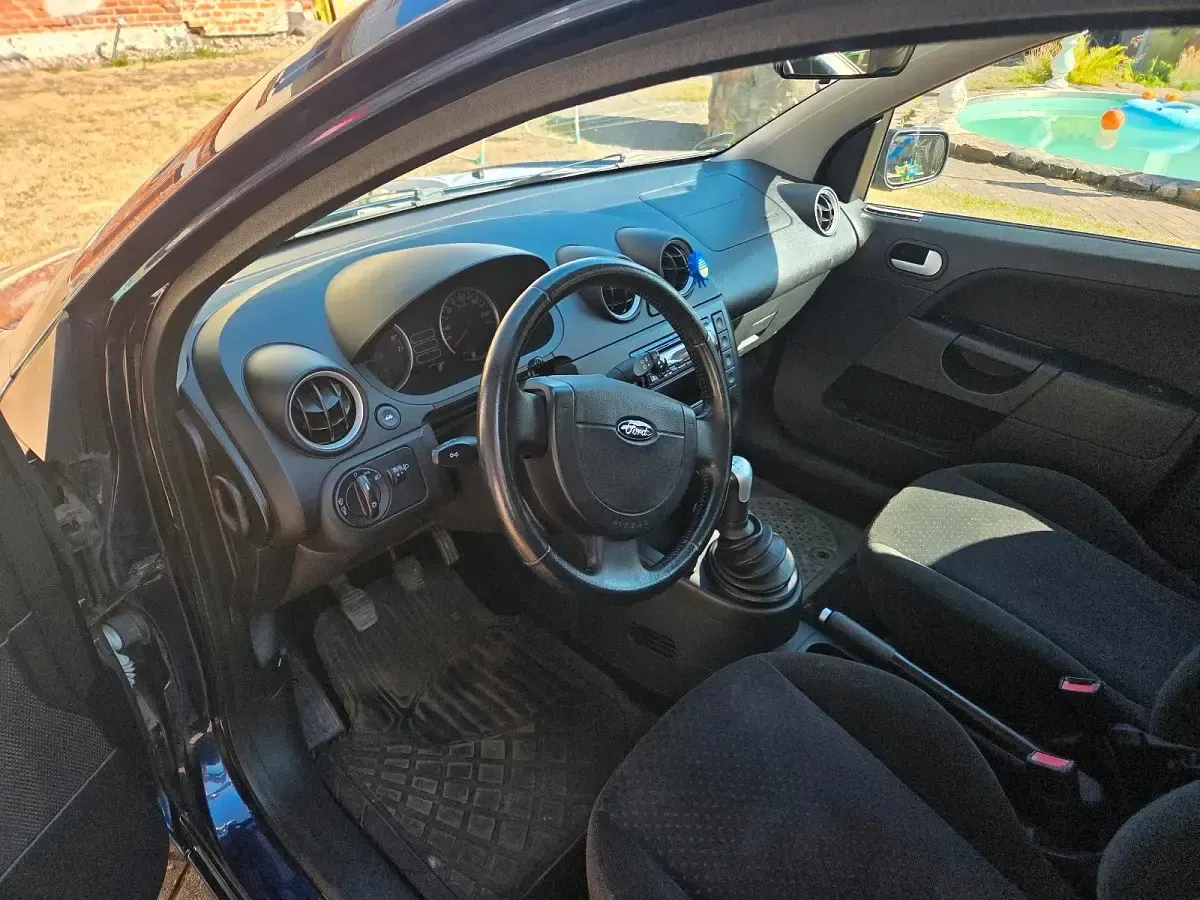 Gebraucht Ford Fiesta 100 PS (73 kW) 2005 Blau Kleinwagen