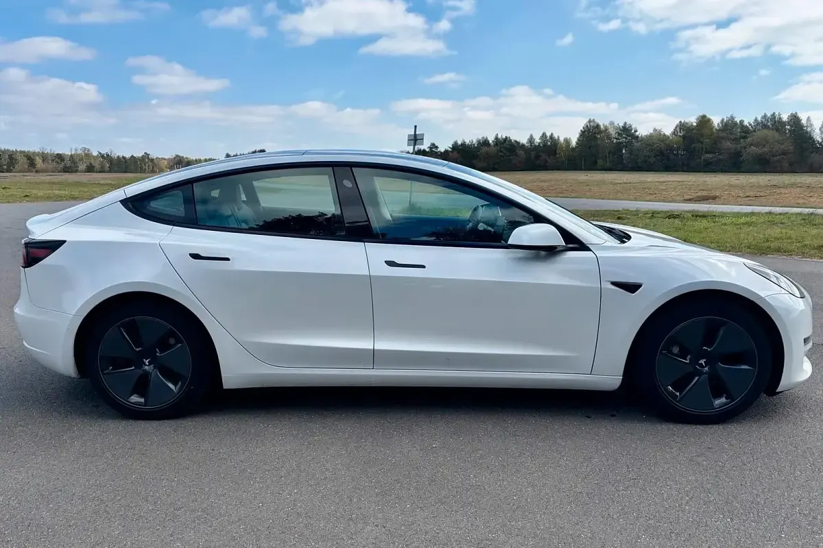 Käytetty Tesla Model 3 324 kW (441 HP) 2021 Valkoinen Sedan