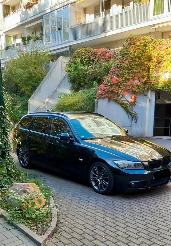 Gebraucht BMW 320 M Sport 184 PS (135 kW) 2012 Schwarz Kombi