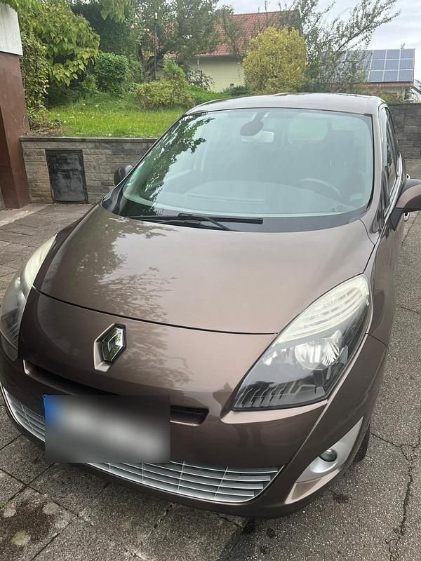 Braun Gebraucht 2011 Renault Grand Scénic III Van / Kleinbus | 3.299 € (Fairer Preis) - Bild 1/4