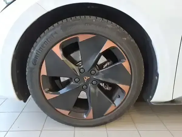 Gebraucht Cupra Born 150 kW (204 PS) 2024 Glacial white metallic Kleinwagen