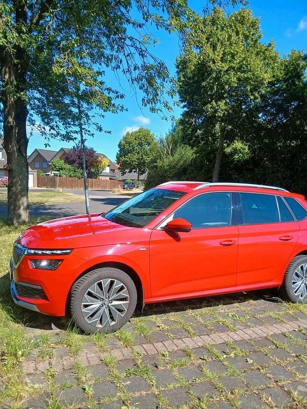 Rot Gebraucht 2021 Skoda Kamiq SUV | 11.450 € (Superpreis) - Bild 1/4