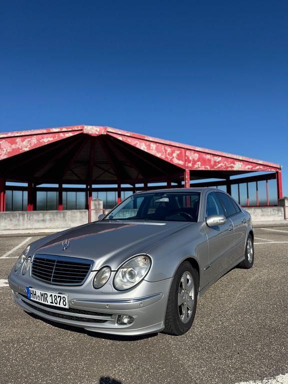 Silber Gebraucht 2005 Mercedes E350 Avantgarde Limousine | 6.700 € (Guter Preis) - Bild 1/4