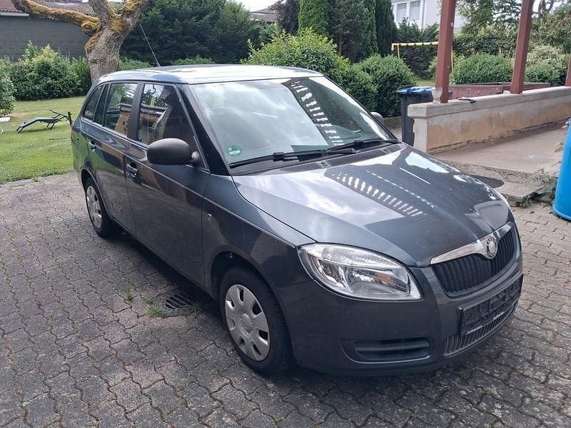 Grau Gebraucht 2010 Skoda Fabia Cool Edition Kombi | 900 € (Superpreis) - Bild 1/4
