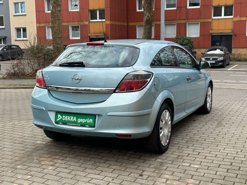 Gebraucht Opel Astra GTC Selection 90 PS (66 kW) 2010 Eisbergblau mineraleffekt Limousine